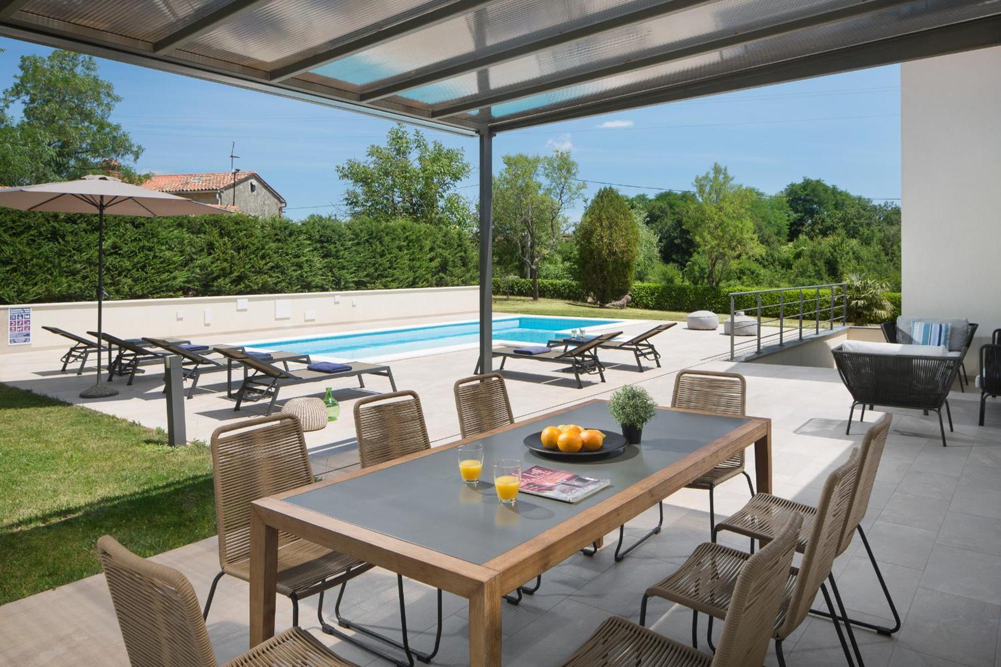 Villa Del Sol With Large Garden Perfect For Families Labin  Exterior photo