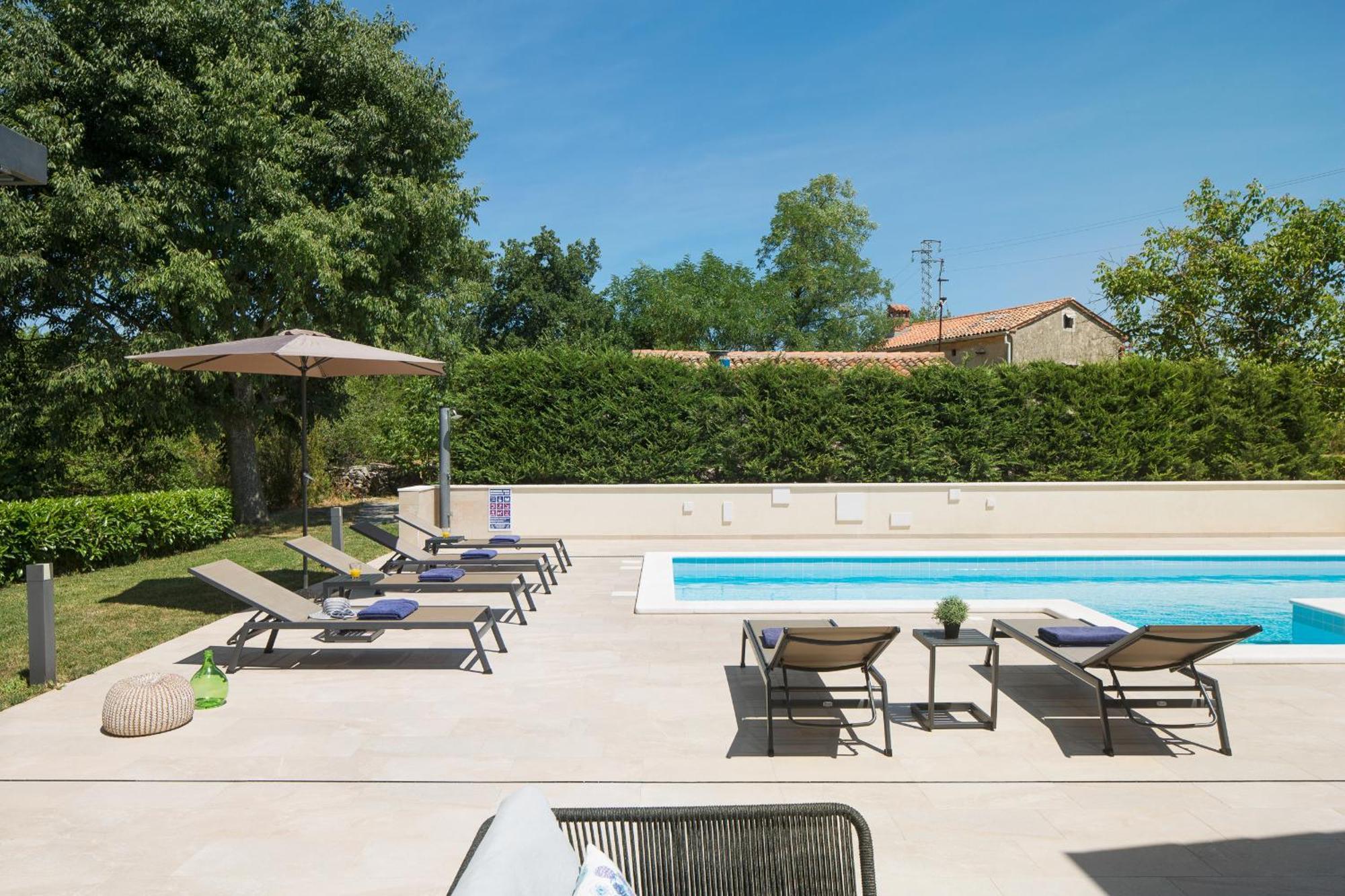 Villa Del Sol With Large Garden Perfect For Families Labin  Exterior photo