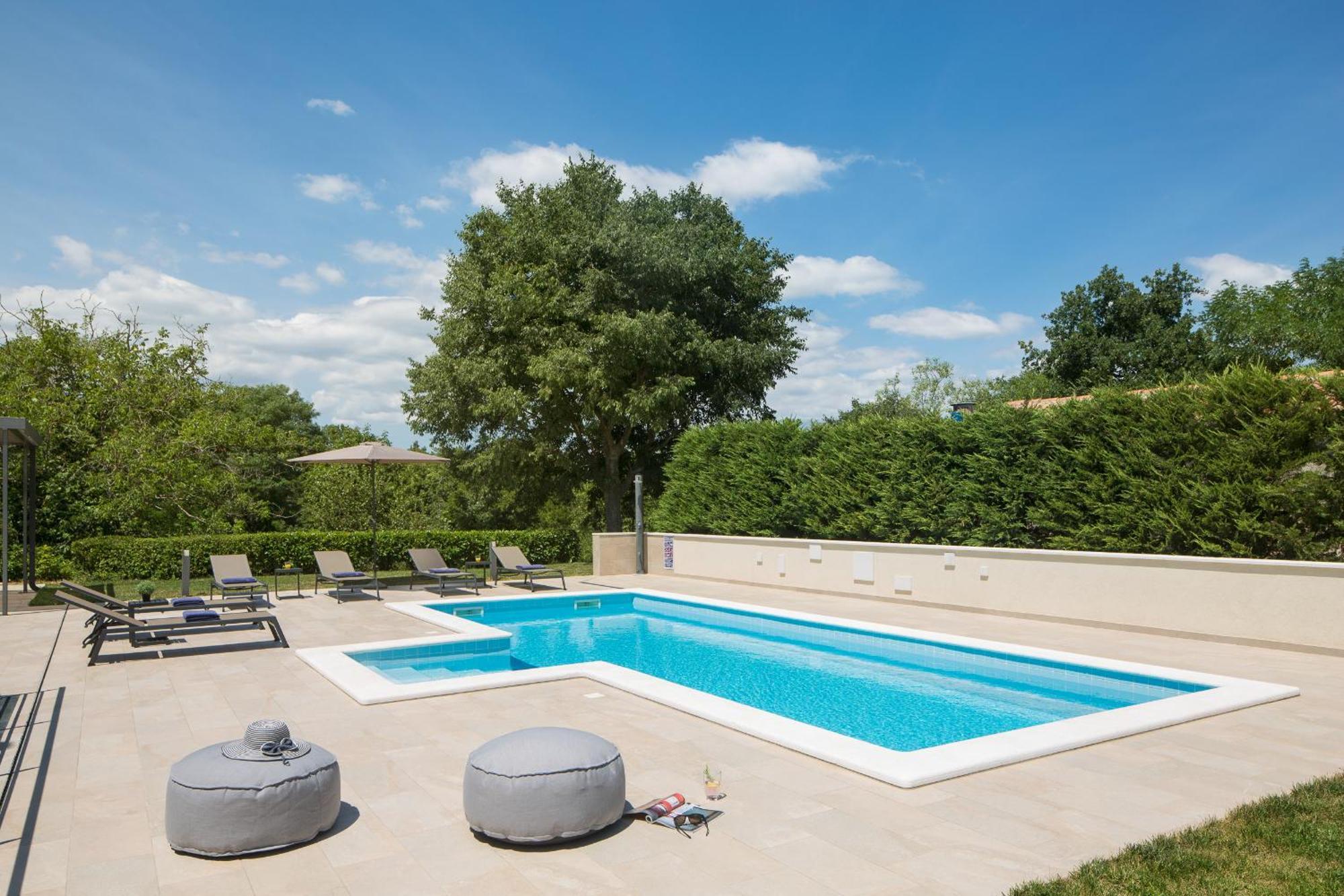 Villa Del Sol With Large Garden Perfect For Families Labin  Exterior photo