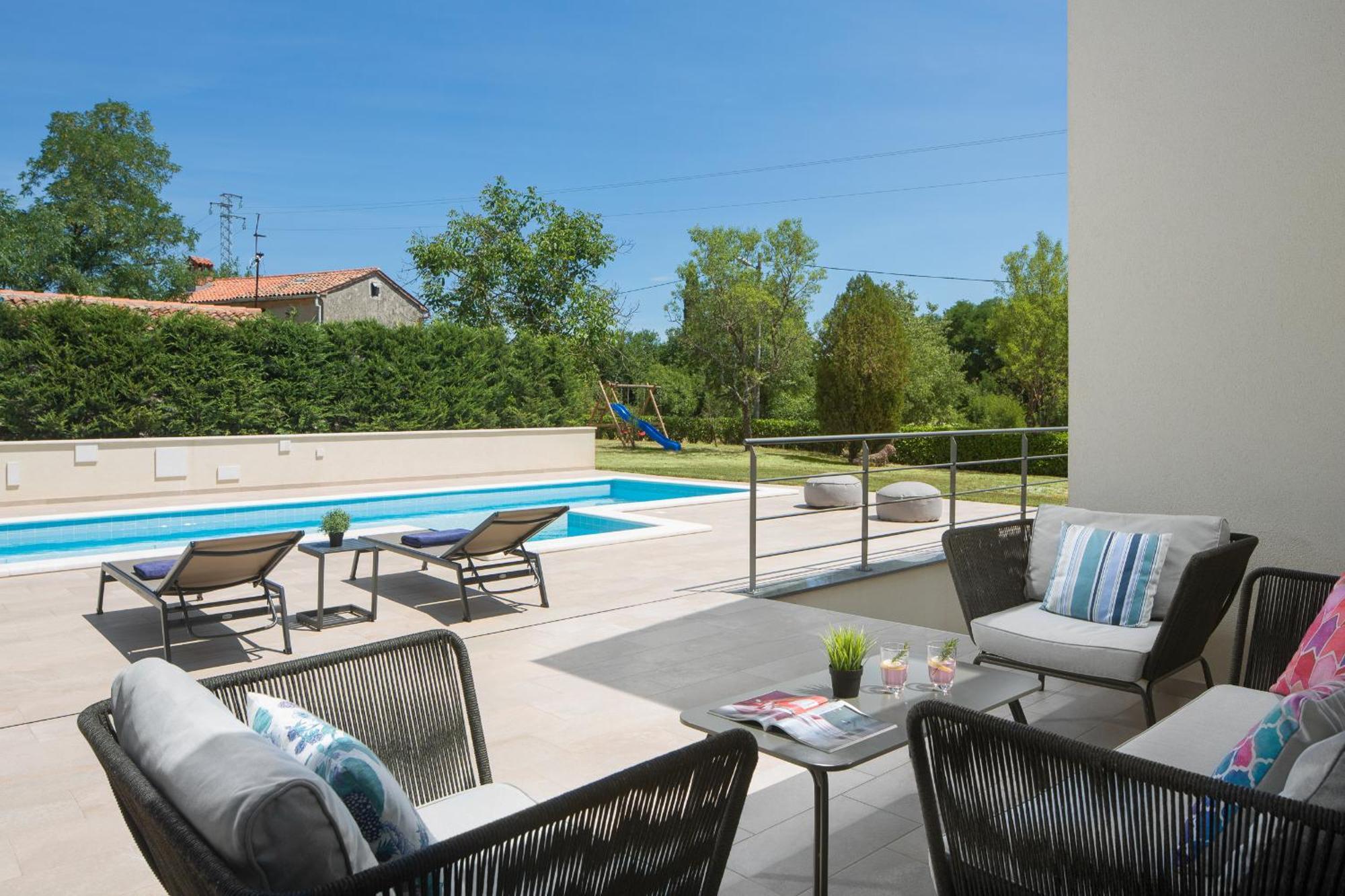 Villa Del Sol With Large Garden Perfect For Families Labin  Exterior photo