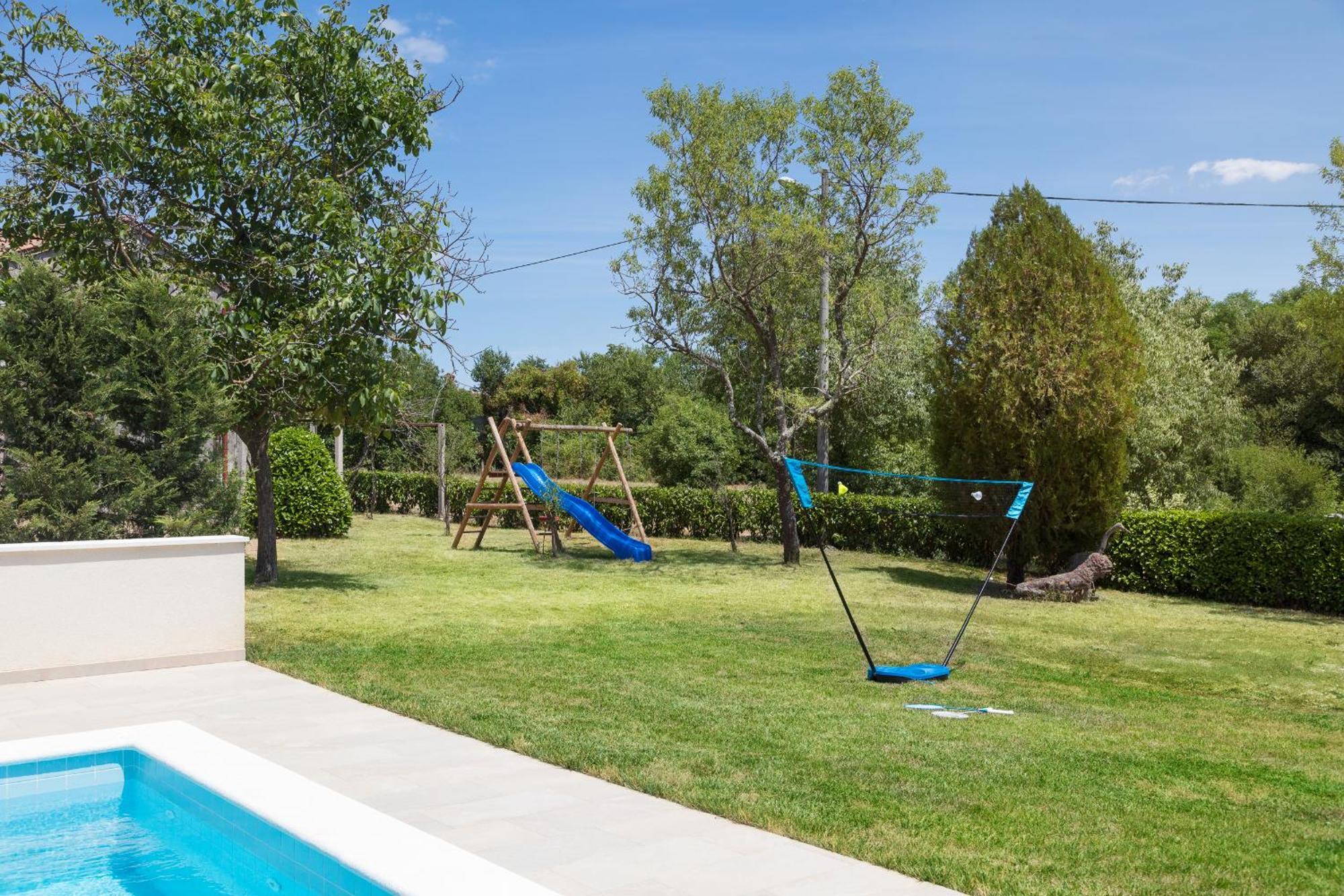 Villa Del Sol With Large Garden Perfect For Families Labin  Exterior photo
