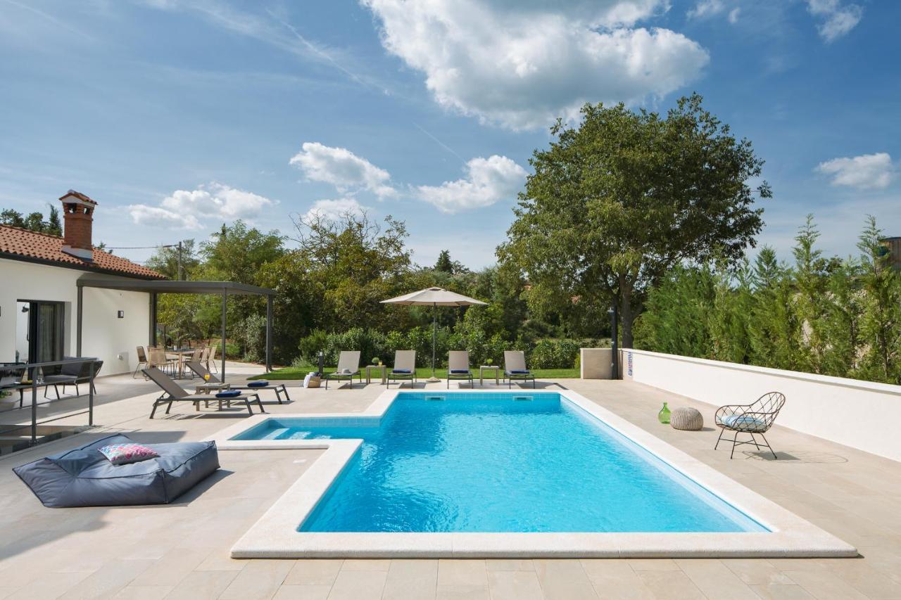 Villa Del Sol With Large Garden Perfect For Families Labin  Exterior photo